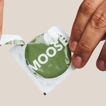 Loovara veganski kondomi MOOSE 69 mm, 12 kos